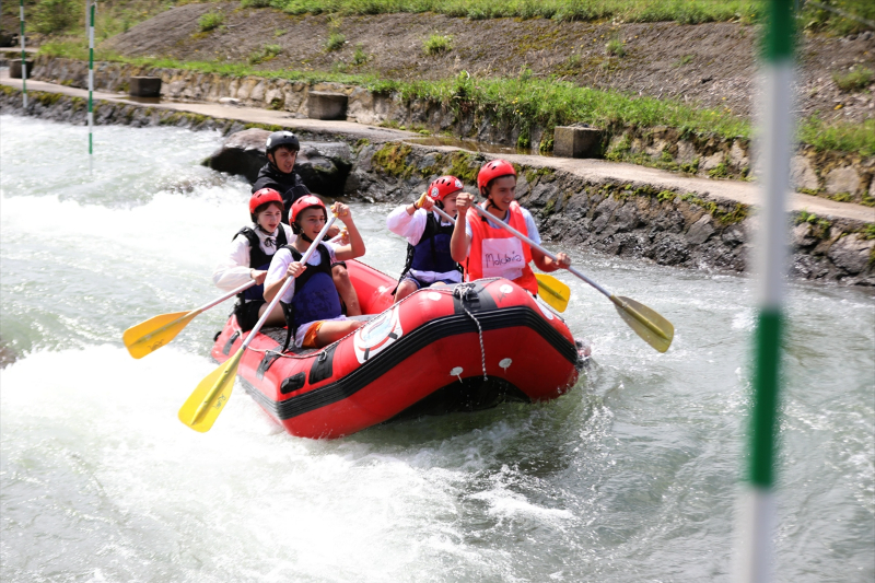 Rize'de ülkeler arası rafting yarışması