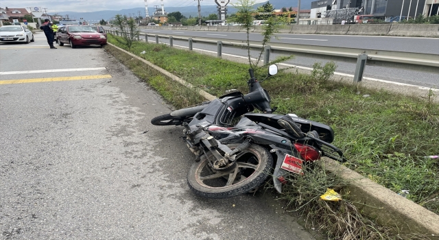 Otomobil ile çarpışan motosikletin sürücüsü ağır yaralandı