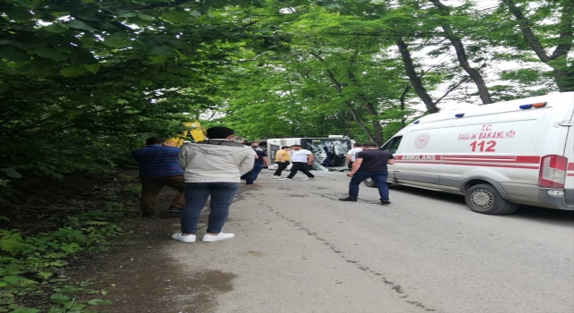 Akademisyenler ve ailelerini taşıyan midibüs devrildi, 1 kişi öldü, 10 kişi yaralandı