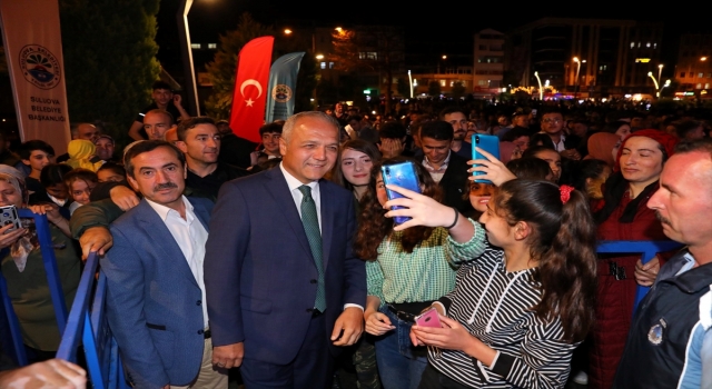 Suluova’da ”Yaza merhaba” konserinde Bora Duran sahne aldı