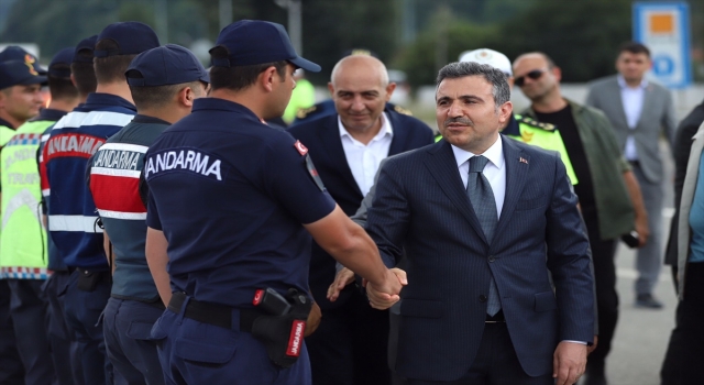 Düzce Valisi Atay, Bolu Dağı’nda bayram trafiğini denetledi