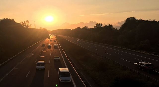 Düzce ve Bolu kesiminde bayram trafiği sürüyor