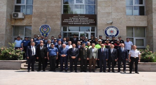 Protokol üyelerinden görevi başındaki kamu personeline ziyaret