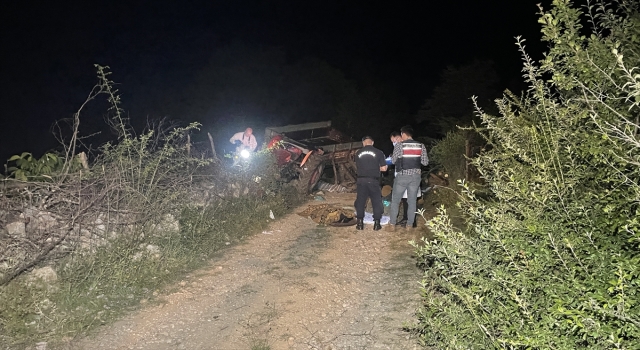 Devrilen traktördeki 2 kişi öldü, 2 kişi yaralandı