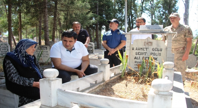 Marmara Depremi’nde şehit olan polis memuru mezarı başında anıldı