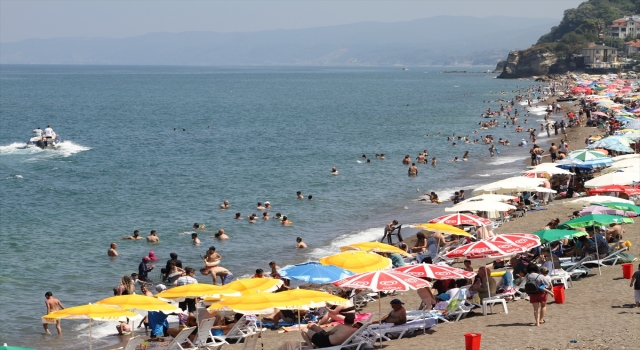 Akçakoca’da hafta sonu sahillerde yoğunluk oluştu