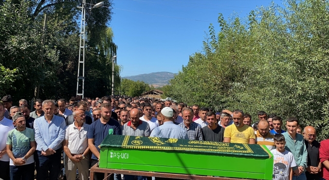 Kına gecesinde havaya açılan ateş sonucu ölen kişi toprağa verildi