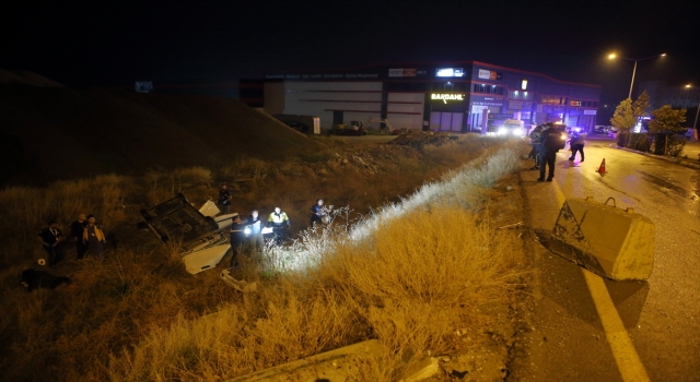 Şarampole devrilen otomobildeki 1 kişi öldü, 2 kişi yaralandı