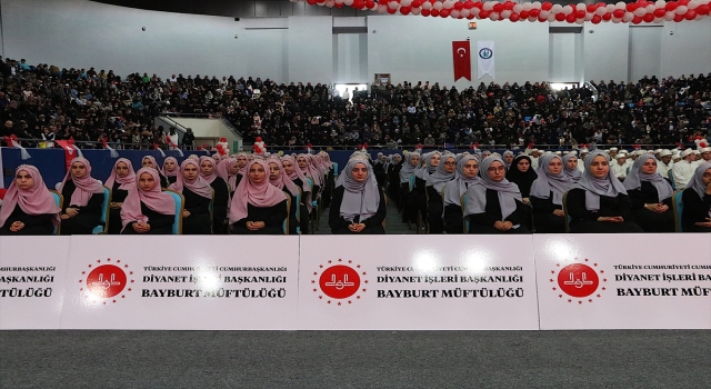 Bayburt’ta eğitimlerini tamamlayan 263 hafız icazet aldı