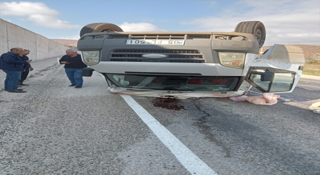 Tokat’ta devrilen kamyonetteki 2 kişi yaralandı