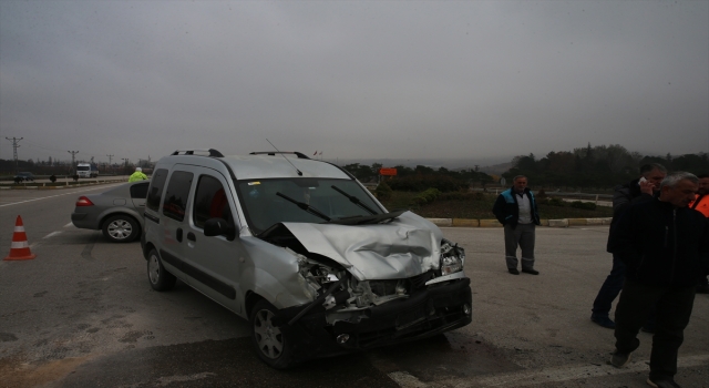 Tokat’ta iki aracın çarpıştığı kazada 3 kişi yaralandı