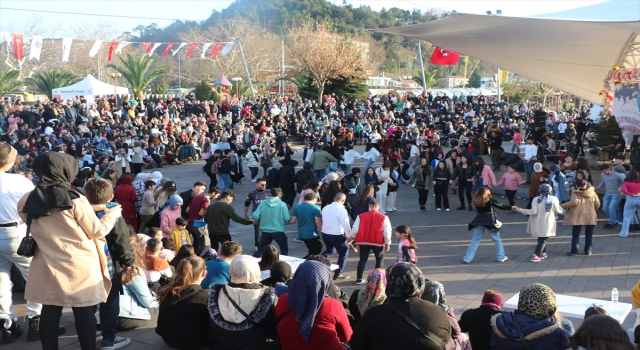 Zonguldak’ta düzenlenen hamsi festivalinde Selçuk Balcı sahne aldı