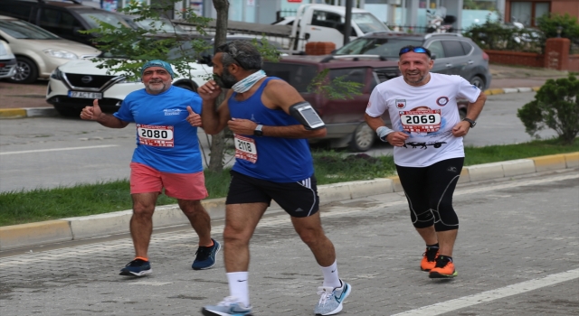 4. İnebolu İstiklal Yolu Şerife Bacı Yarı Maratonu yapıldı