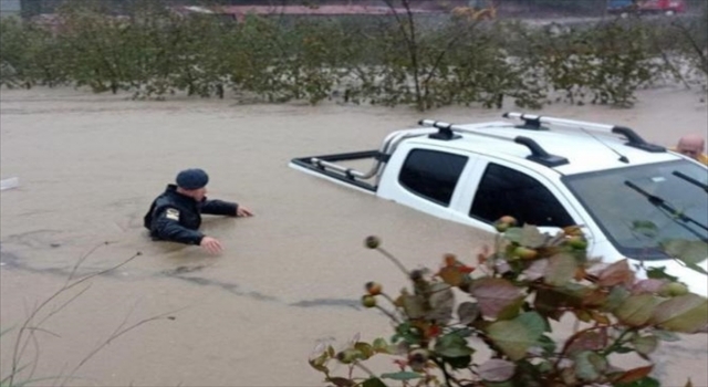 Zonguldak’ta sağanak ve kar hayatı olumsuz etkiliyor