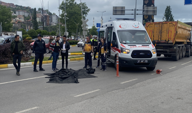 Zonguldak’ta yaya geçidinde kamyonun çarptığı kadın öldü