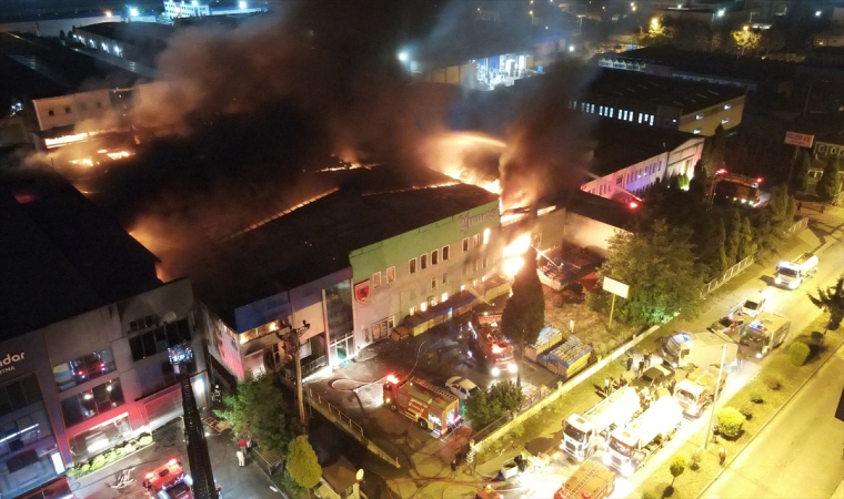 Samsun’da yatak fabrikasında yangın çıktı