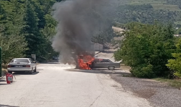 Torununu YKS sınavnabırakan kişinin kullandığı otomobil dönüş yolunda yandı