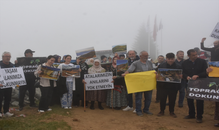 Giresun’da bir grup, Sandık Göl civarında turizm tesisi yapılmasını protesto etti