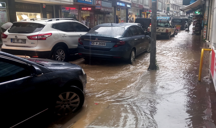 Samsun’da sağanak ve dolu etkili oldu