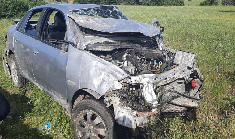 Tokat’ta devrilen otomobildeki 1 kişi öldü, 2 kişi yaralandı