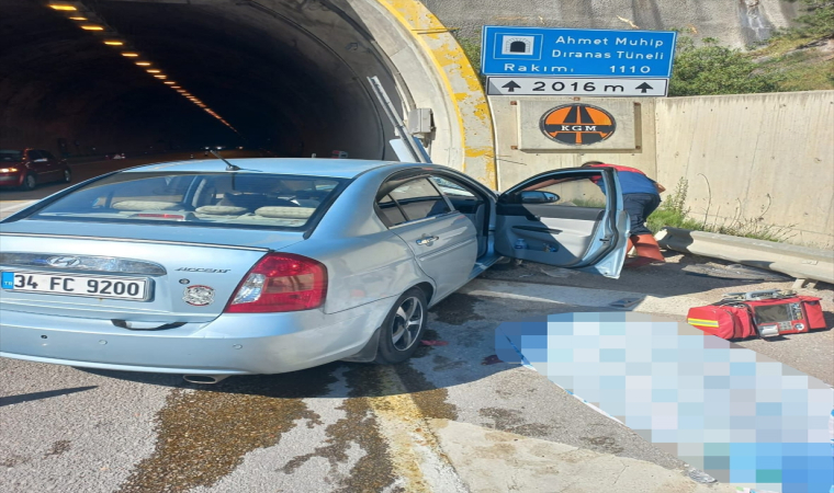 Otomobilin tünel girişine çarpması sonucu 1 kişi öldü, 2 kişi yaralandı