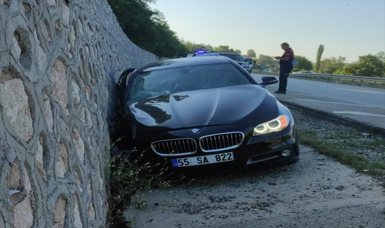 Amasya’da otomobil istinat duvarına çarptı, 1 kişi öldü, 4 kişi yaralandı