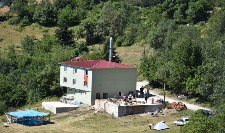 Boyabat’ta inşaatı tamamlanan cami ibadete açıldı