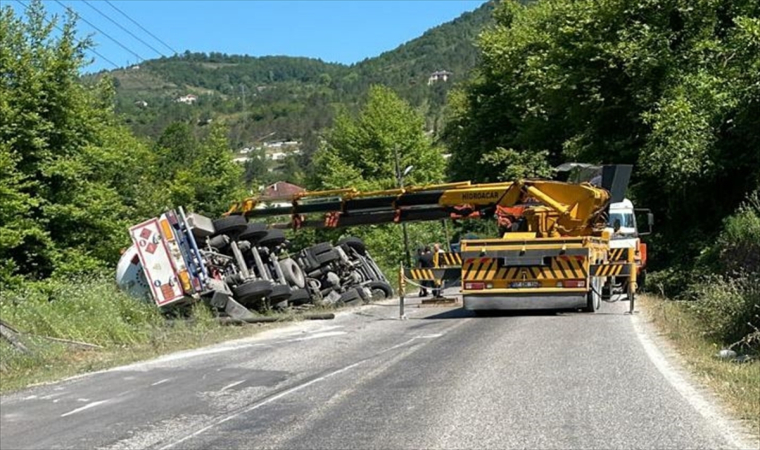 Sinop’ta LPG yüklü tanker devrildi