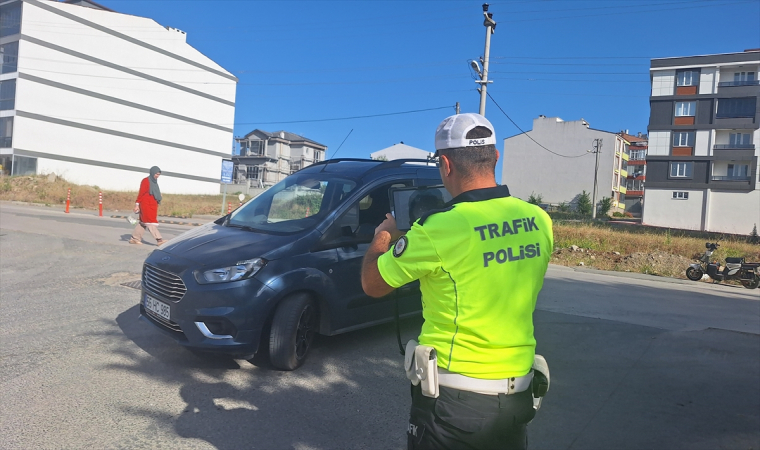 Samsun’da hafif ticari araçla çarpışan otomobilin sürücüsü yaralandı