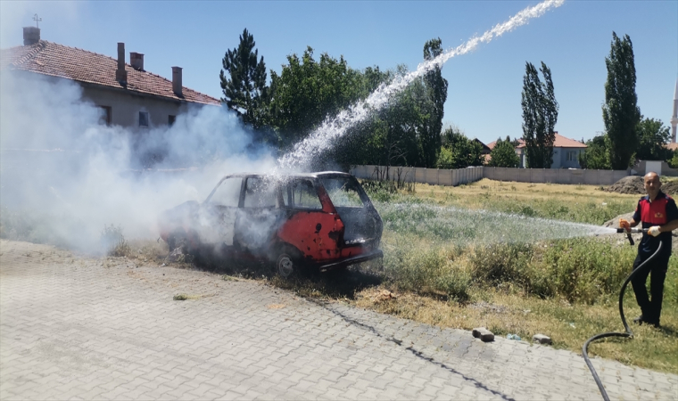 Çorum’da yanan otomobil kullanılamaz hale geldi