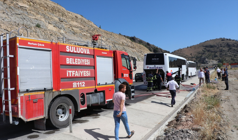 Amasya’da seyir halindeki yolcu otobüsünde çıkan yangın söndürüldü