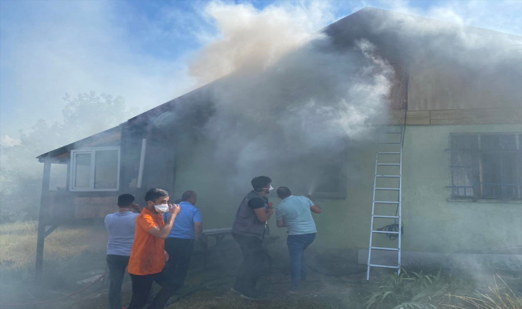 Kastamonu’da çıkan yangında müstakil ev kullanılamaz hale geldi