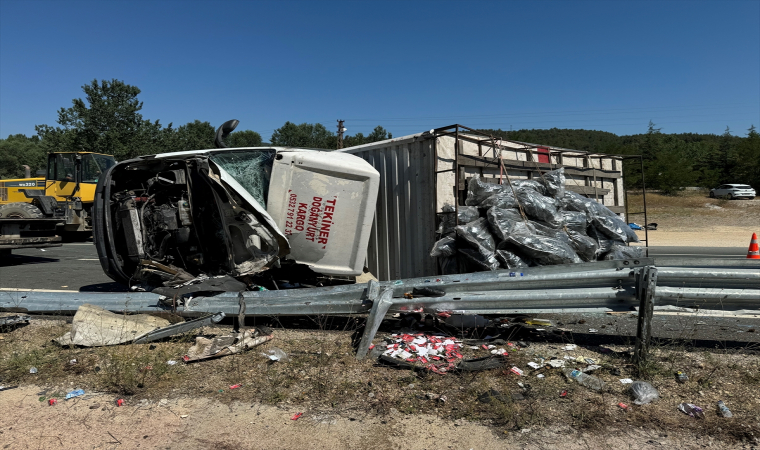 Kastamonu’da devrilen kamyonun şoförü öldü, yanındaki kişi yaralandı