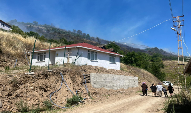 Kastamonu’da ormanlık alanda çıkan yangına müdahale ediliyor