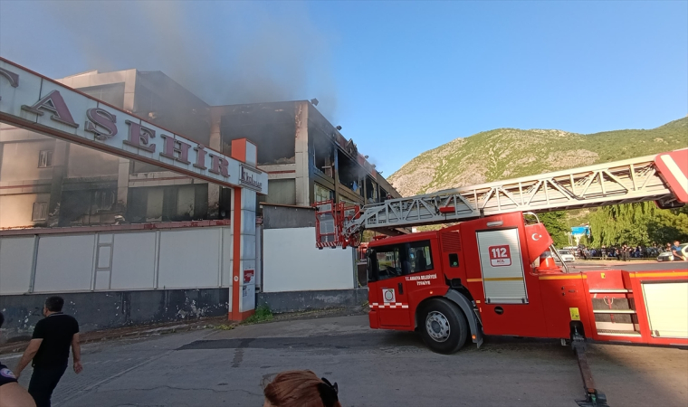 Amasya’da bir AVM’de çıkan yangın kontrol altına alındı