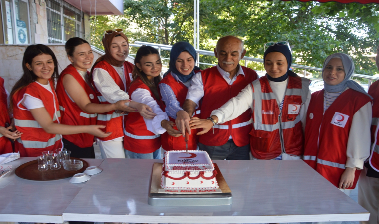 Havza Genç Kızılay Şubesi gönüllü öğrencilerine mezuniyet kutlaması