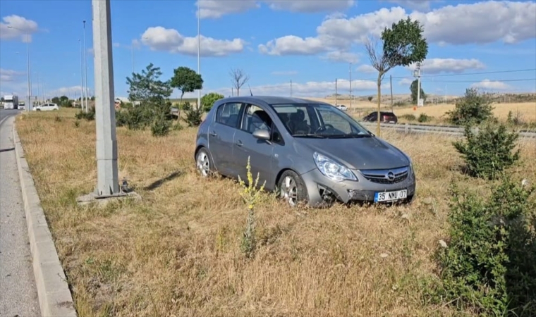 Çorum’da kaza yapan uzman çavuş, eşi ve oğlu yaralandı