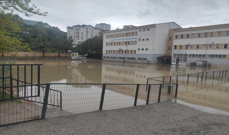 Ordu’nun Fatsa ilçesinde sağanak su baskınlarına neden oldu