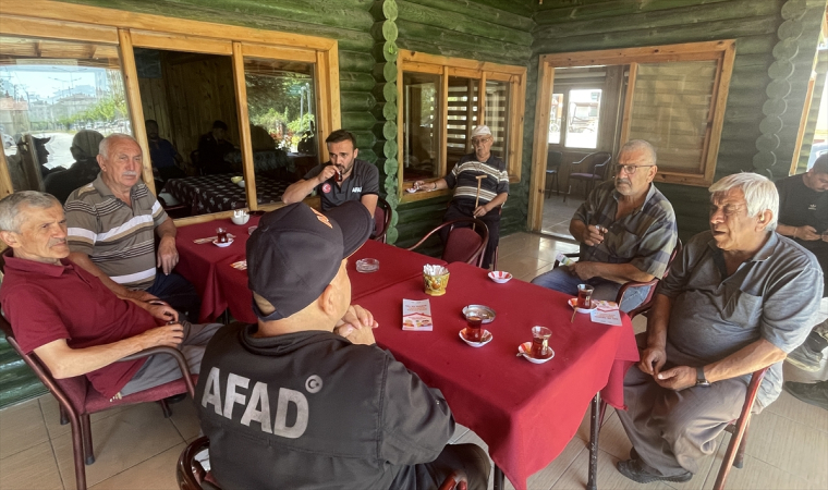 Bolu’da selden etkilenen mahalle sakinlerine afetlerle mücadele anlatıldı