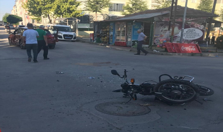 Amasya’da otomobille çarpışan motosikletin sürücüsü yaralandı