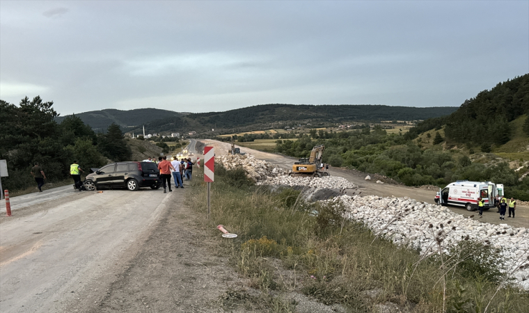 Kastamonu’da iki otomobilin çarpıştığı kazada 2’si çocuk 9 kişi yaralandı