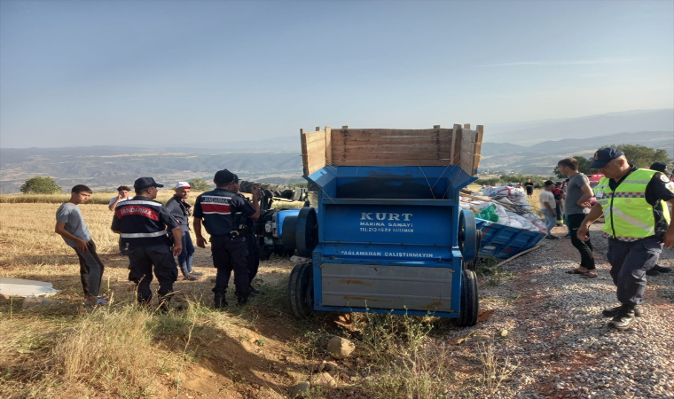 Çorum’da hasattan dönerken devrilen traktörün sürücüsü öldü