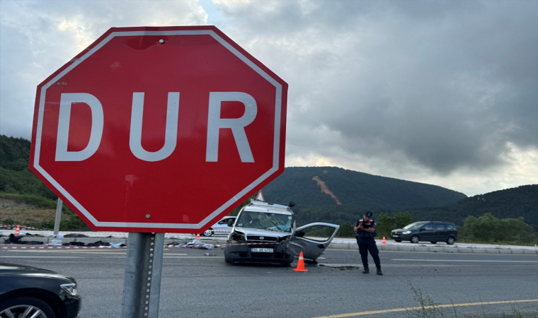 Düzce’de iki aracın karıştığı kazada 1 kişi öldü, 2 kişi yaralandı