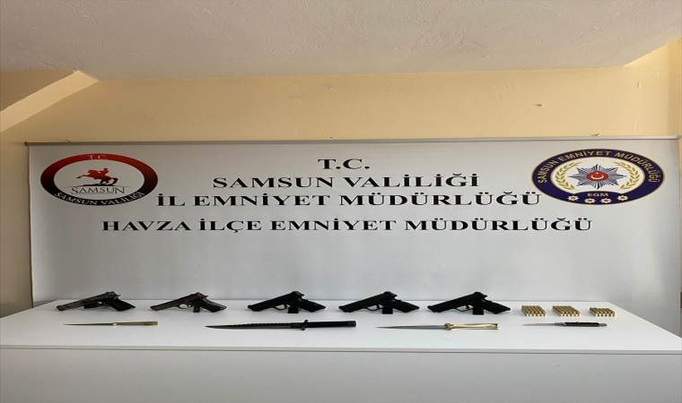 Samsun’da 5 tabanca ve 4 bıçak ele geçirildi