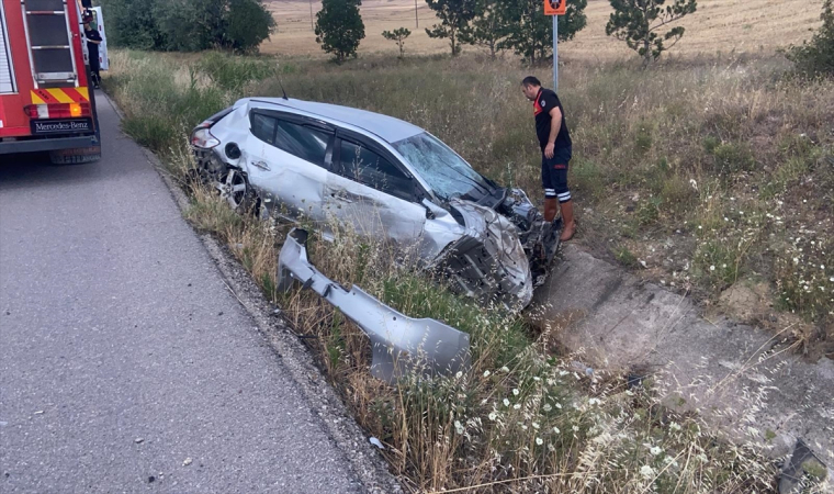 Çorum’da şarampole devrilen otomobilin sürücüsü yaralandı