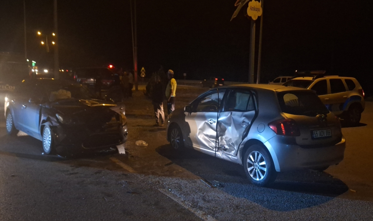 Samsun’da iki otomobilin çarpıştığı kazada 6 kişi yaralandı