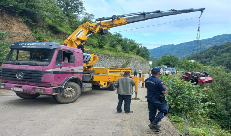 Trabzon’da dereye yuvarlanan otomobilin sürücüsü öldü