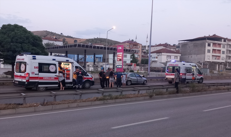 Samsun’da tıra çarpan otomobildeki 6 kişi yaralandı