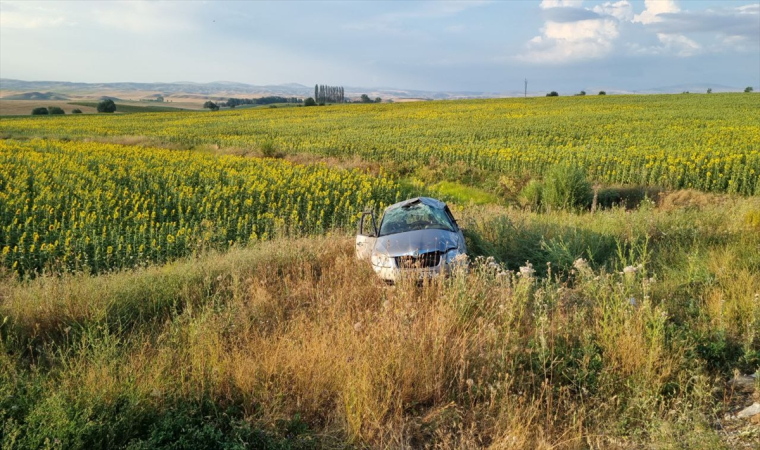 Çorum’da şarampole devrilen otomobildeki 2 kişi öldü, 2 kişi yaralandı