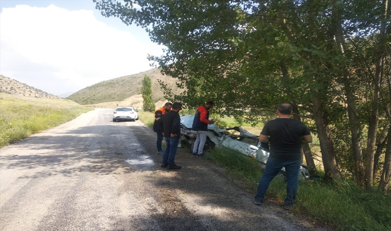 Bayburt’ta şarampole devrilen otomobildeki 1 kişi öldü, 2 kişi yaralandı